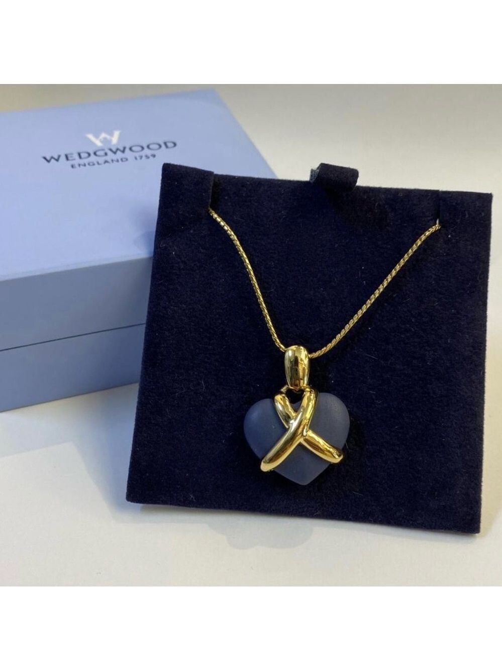 Wedgwood Chelsea Collection Gold and Jasperware Blue Heart Necklace